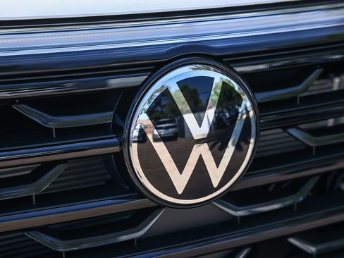 New 2026 Volkswagen Atlas Cross Sport SE image 17