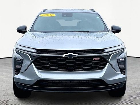 Used 2024 Chevrolet Trax RS w/ Sunroof Package image 2