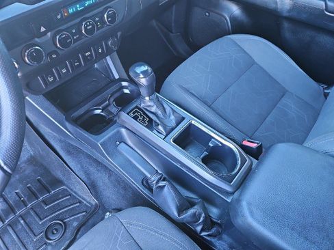 Used 2016 Toyota Tacoma TRD Off-Road image 18