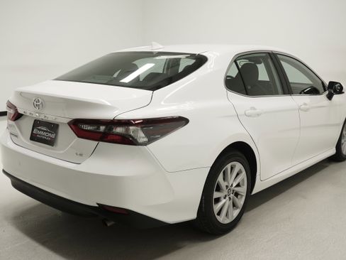 Used 2022 Toyota Camry LE image 4