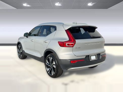 Certified 2023 Volvo XC40 B5 Plus w/ Protection Package Premier image 3