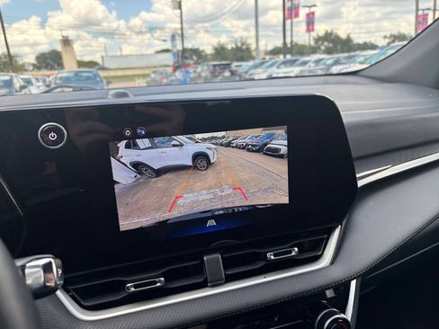 Used 2025 Chevrolet Equinox LT FWD image 24