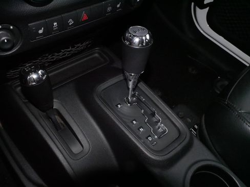 Used 2016 Jeep Wrangler Unlimited Sahara AWD/4WD image 24