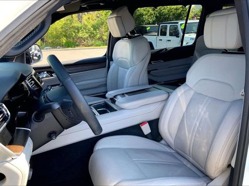 Certified 2025 Jeep Grand Wagoneer 4WD image 8