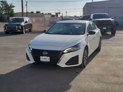 Used 2025 Nissan Altima 2.5 SV FWD image 4