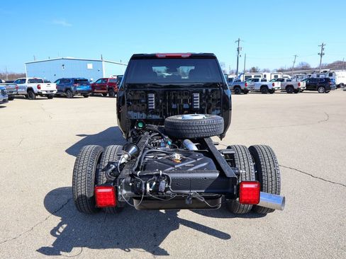 New 2026 GMC Sierra 3500 SLE image 4