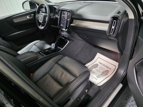 Used 2023 Volvo XC40 B5 Plus AWD/4WD image 7