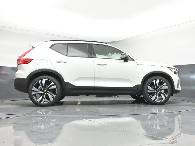 New 2026 Volvo XC40 B5 Plus w/ Climate Package AWD/4WD image 42