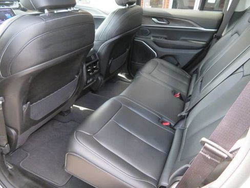 Used 2023 Jeep Grand Cherokee Limited w/ Black Appearance Package AWD/4WD image 22