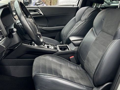 Used 2022 Mitsubishi Outlander SE image 19