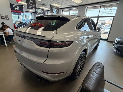Used 2023 Porsche Cayenne Platinum Edition AWD/4WD image 13