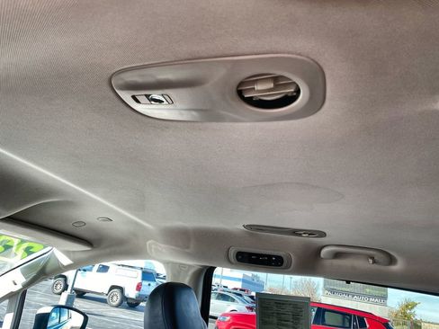 Used 2023 Chrysler Pacifica Touring-L FWD image 20