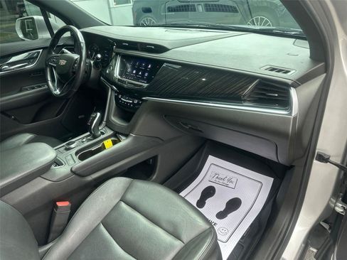 Used 2020 Cadillac XT6 Premium Luxury FWD image 9