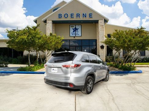 Used 2016 Toyota Highlander XLE image 5