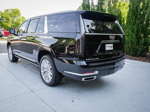 Used 2026 Cadillac Escalade ESV Luxury AWD/4WD image 9