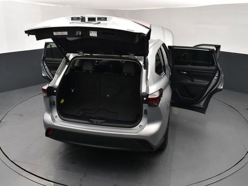 Used 2024 Toyota Highlander XLE image 29