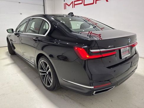 Used 2022 BMW 750i xDrive w/ Luxury Rear Seating Package image 7