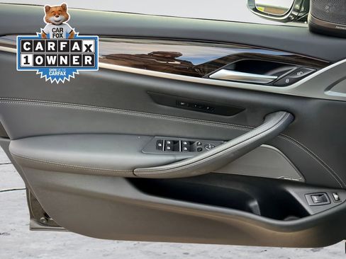 Used 2023 BMW 530e xDrive 530e iPerformance image 34