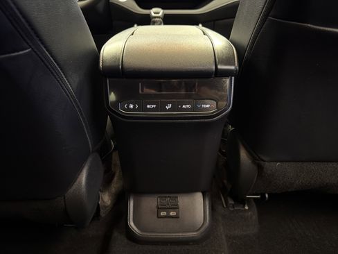 Used 2024 Toyota Highlander XLE image 28