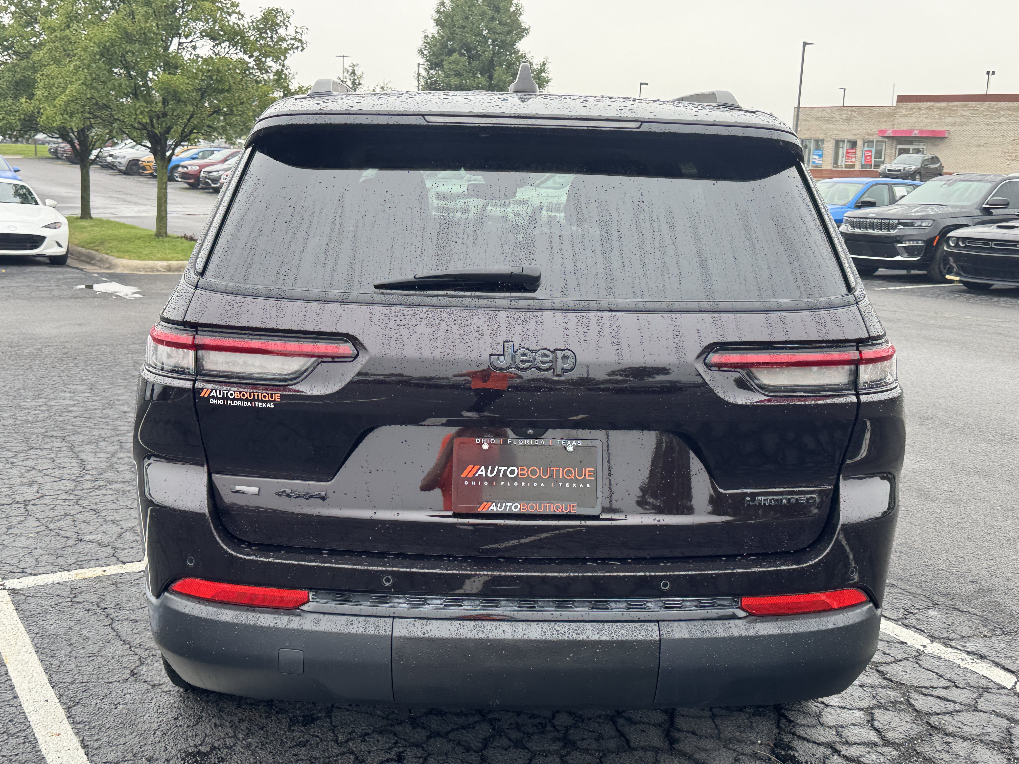 Used 2022 Jeep Grand Cherokee L Limited w/ Black Appearance Package AWD/4WD image 12