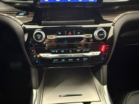 Used 2021 Ford Explorer Limited w/ Equipment Group 301A image 25