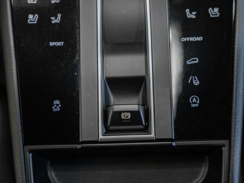 Used 2022 Porsche Macan AWD/4WD image 23