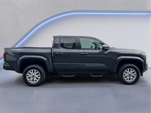 Used 2025 Toyota Tacoma SR5 RWD image 7