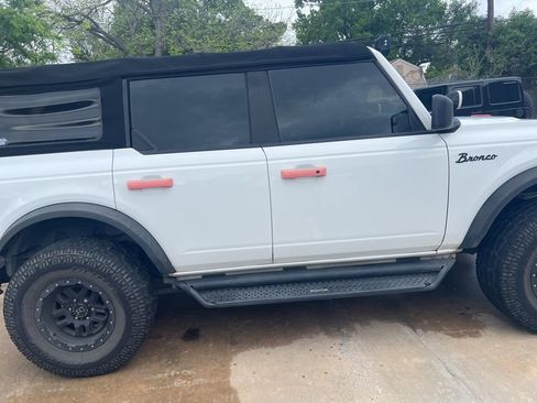 Used 2021 Ford Bronco 4-Door image 1