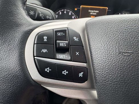 Used 2022 Ford Explorer XLT w/ Equipment Group 202A image 38