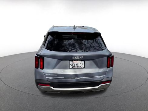 Used 2024 Kia Sorento S image 12