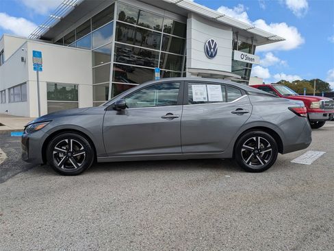 Used 2025 Nissan Sentra SV image 3