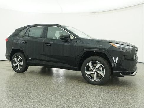 New 2025 Toyota RAV4 SE image 28