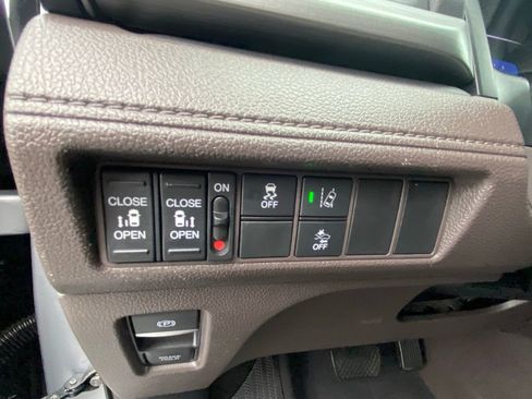 Used 2019 Honda Odyssey EX image 12