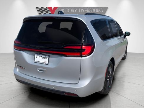New 2026 Chrysler Pacifica Select image 8