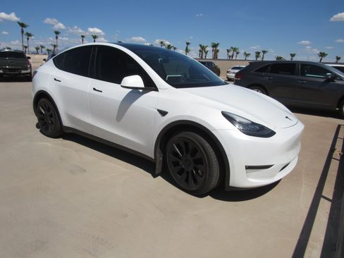 Used 2021 Tesla Model Y Long Range AWD/4WD image 2