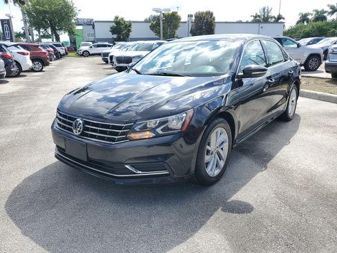 Used 2018 Volkswagen Passat 2.0T SE image 3