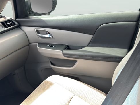 Used 2016 Honda Odyssey SE image 16