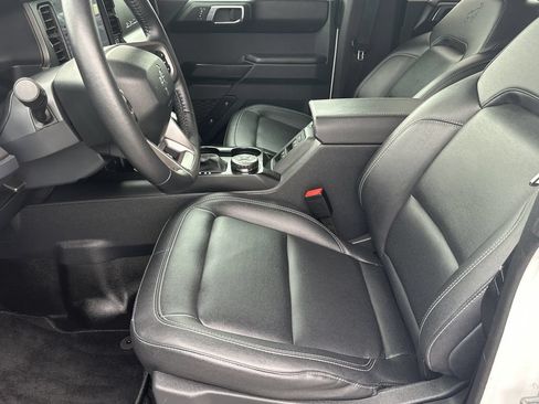 Used 2025 Ford Bronco Badlands AWD/4WD image 14