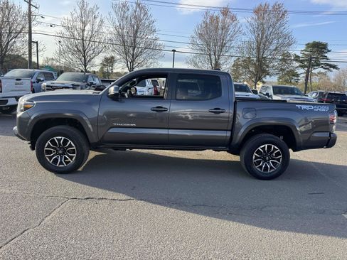 Used 2023 Toyota Tacoma TRD Sport AWD/4WD image 4