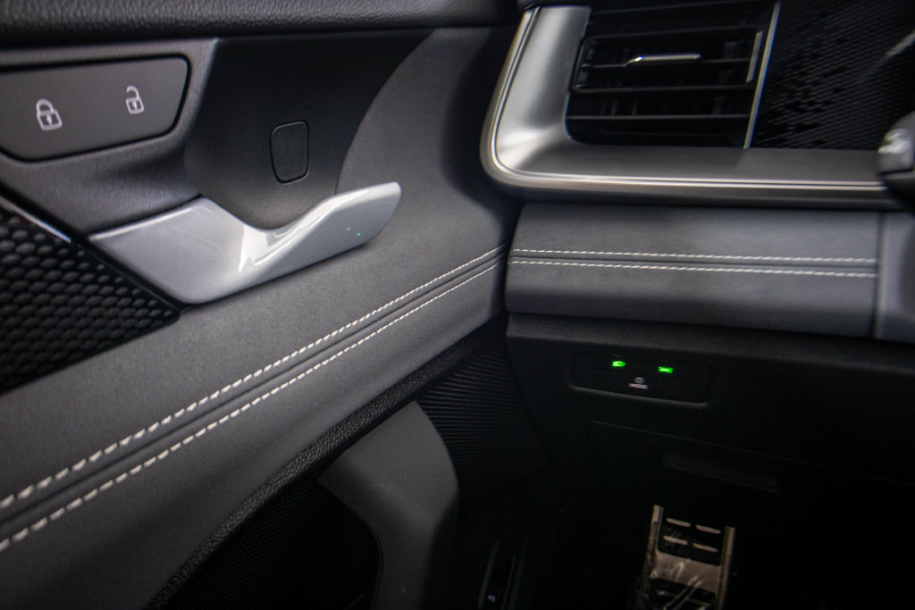 New 2026 Volkswagen Tiguan SE R-Line FWD image 34