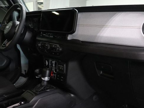 Used 2024 Jeep Wrangler Unlimited AWD/4WD image 22