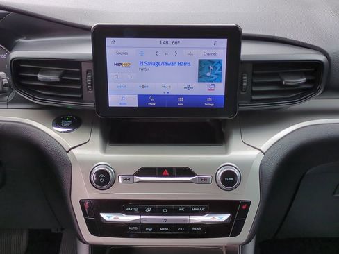 Used 2021 Ford Explorer XLT image 18