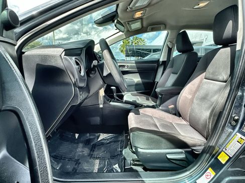 Used 2018 Toyota Corolla LE image 2