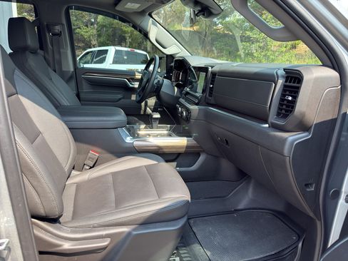 Used 2025 Chevrolet Silverado 1500 RST AWD/4WD image 5