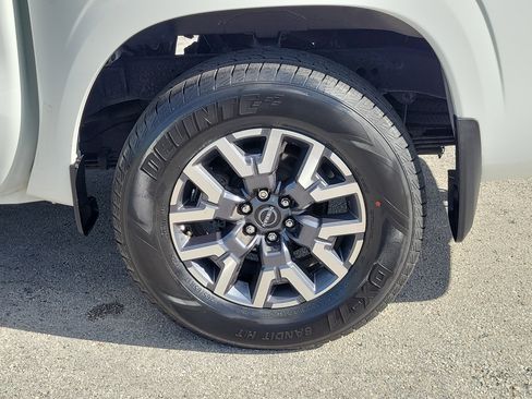 Used 2022 Nissan Frontier SV image 22