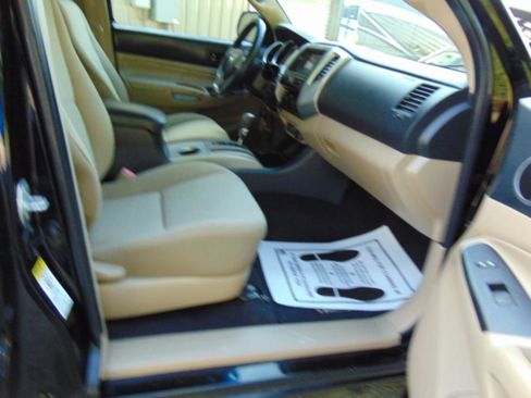 Used 2013 Toyota Tacoma 4x4 Access Cab V6 w/ SR5 Pkg image 11