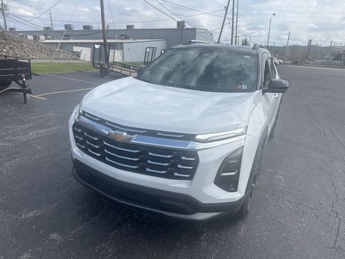 Used 2025 Chevrolet Equinox LT w/ Convenience Package II image 4