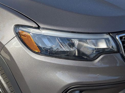 Used 2024 Jeep Compass Latitude image 3