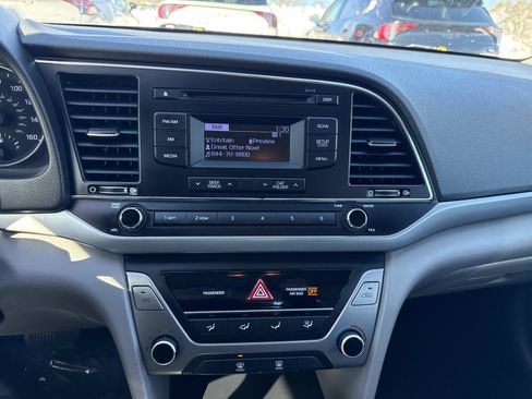 Used 2017 Hyundai Elantra SE image 21