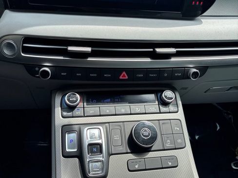 Certified 2025 Hyundai Palisade SEL FWD image 18